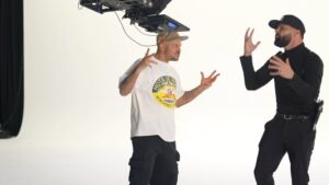 Residente Instagram - Un minuto de lo que pasó detrás de cámara con el video de “Quiero ser baladista”.. [R]  Gracias a todos los que formaron parte de este proyecto. [R] Video en el bio 🔥 @1868studios