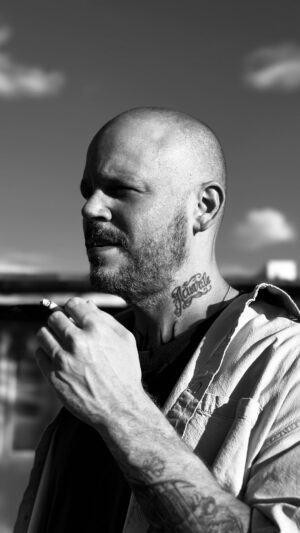 Residente Instagram - Estos últimos dos años estuve súper enfocado en varios proyectos de cine. Ya salí de uno de ellos y ahora estoy listo pa atender un par de asuntos personales. Esta semana viene fuego 🔥 [R] 🧢
