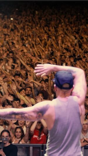 Residente Instagram - Esto no es una gira pero me están dando ganas de hacer una el año que viene. Gracias Málaga🇪🇸
