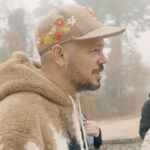 Residente Instagram - Acá los dejo con el detrás de cámara del video 313. Fue muy retador filmar esto por las condiciones meteorológicas , el frío y por la poca luz del sol que hay durante finales de otoño. Solo teníamos 7 horas por día pero gracias al gran equipo que armamos lo logramos. Gracias a @manupasik por este BTS. Sigan la cuenta de @1868studios que vienen proyectos nuevos audiovisuales. Gracias a: @penelopecruzoficial @silviaperezcruzzzzz Video Director: @residente Video Producer: @carowolf Film Company: @1868studios @worldjunkies Edited by @worldjunkies Director of Photography: @pepeadp Coreógrafo: @nunes.art Production Service: @tvgroup_sp Director of Production: Rocío López Production Manager: Cristina Junquera Production Coordinator: Laura Varas Executive Producer: @erickdouat 1st AD- @txemi_alonso VFX/Post Producción: @elranchito_vfx VFX Coordinator: @edgiannid VFX Supervisor: Felix Berges / Ezequiel Larru Color corrector: @josephbicknell Art Director: @jose_chacon_jota Custome Design: @nerth Make up: @evasesmamakeup Continuista: Ana Alvarez Gaffer: Raúl Villa Key Grip: Eduardo De La Cuesta DIT: Montse Motril VTR: Carlos López Peláez Localizador: Fernando Martinez Jefe Stunt: Alex López Action Coordinator: @brandystunt Stunt Company: @thestuntclub Dancers Casting: @danza_180 Dancers Coordinator: @jeannedarcsimone