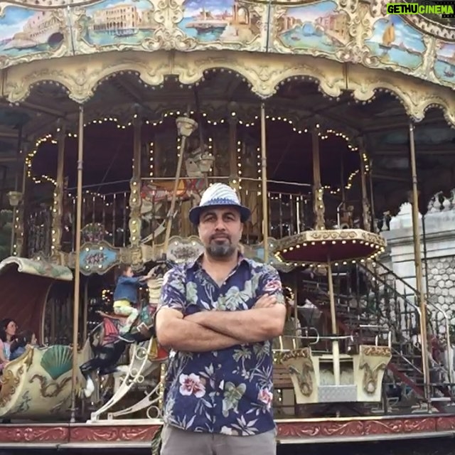 Reza Attaran Instagram - همينجورى ميچرخه ، همينجورى ميچرخه
