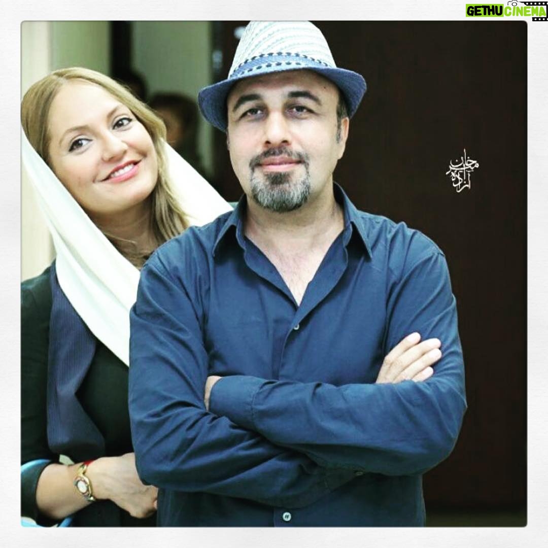 Reza Attaran Instagram - تماشاي نهنگ عنبربامردم ، سينما كوروش، مهناز خانم براى اولين بار نهنگ رو مى ديد