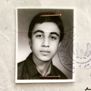Reza Attaran Instagram - .... عكس روى ديپلم🍎🔪 
..... 😂😂

 😷🧵( غرغره آب نمك و ماسك فراموش نشه )🧵😷
به قولى: حالا اگه عكس سكسى بود هزارتا لايك ميخورد