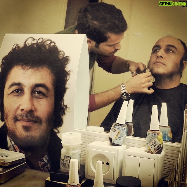Reza Attaran Instagram - استاد سعید ملکان درحال گریم نهنگ