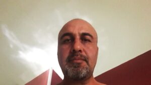 Reza Attaran Instagram - ....🕷 فكرهاى درهم وبرهم🕷...
( 🧿اين تونل وحشت زودترتموم شه🧿 )

😷🧵ماسك وغرغره آب نمك فراموش نشه🧵😷