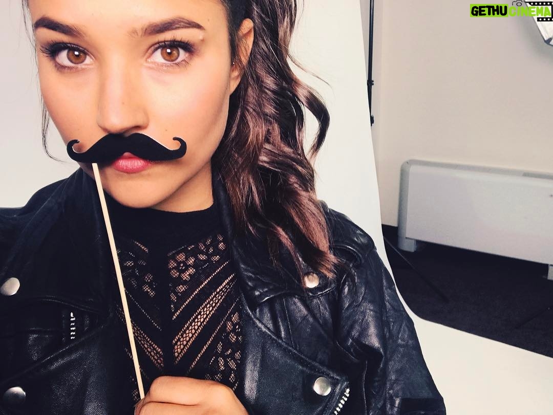 Rhiannon Fish Instagram - Comment ça va? 👦🏻