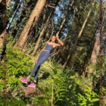 Rhinnan Payne Instagram - peace out 🌳🤸🏽‍♀️✨thumbs up #moveinbeyond @beyondyoga