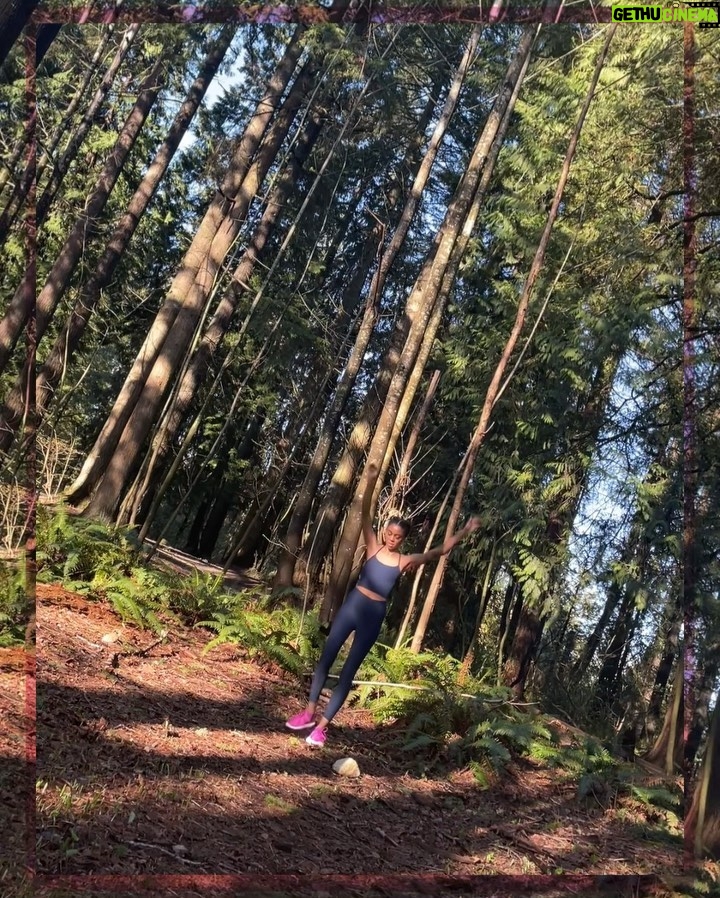 Rhinnan Payne Instagram - peace out 🌳🤸🏽♀️✨thumbs up #moveinbeyond @beyondyoga