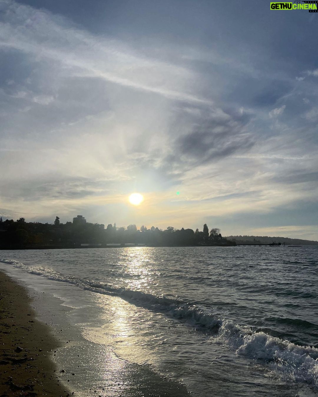 Rhinnan Payne Instagram - The ocean and I are trying to be friends again.