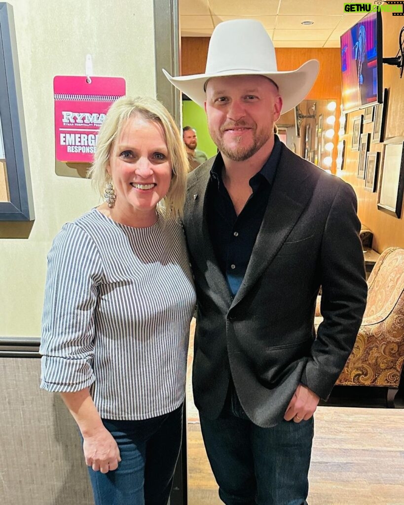 Rhonda Vincent Instagram - I sang with @codyjohnson on his album “Human The Double Album” the song Treasure - and now I finally go to meet him tonight at the Grand Ole @opry !! Such a nice guy!!