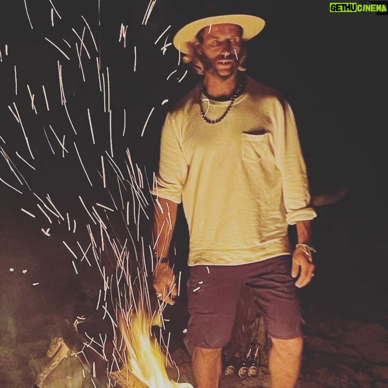 Ricardo Guedes Instagram - 🔥... Fire starter... 🔥 * * * Conecta com o teu fogo e ilumina todos à tua volta. 🤍