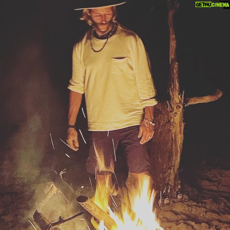 Ricardo Guedes Instagram - 🔥... Fire starter... 🔥 * * * Conecta com o teu fogo e ilumina todos à tua volta. 🤍
