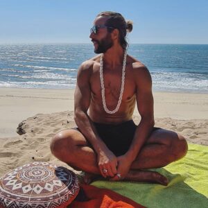 Ricardo Guedes Instagram - 🌸... Shanti shanti... 🌸
*
*
*
Só tens esta vida para dar tudo.
Nao te Preocupes com as falhas. Elas mantêm o espaço entre o que é mais importante. 
Be kind to yourself 🌱