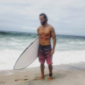 Ricardo Guedes Instagram - 💧 ... human senses .. 🔥
*
*
*
 Se estimularmos os nossos sentidos de varias formas eles despertam para uma vida mais presente e fluida.
Somos uma  parte do universo , nao podemos ficar parados enquanto a Terra gira e se trasforma 🌏