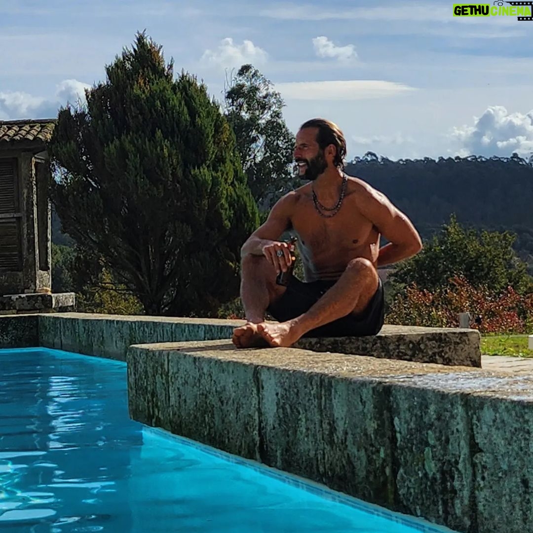 Ricardo Guedes Instagram - 🪴 ... no rush ... 🪴 * * * Na pressa de viver podemos sempre saborear . Mesmo num mundo em caos tudo tem este lugar. * Bive feliz vibe em paz ✨️