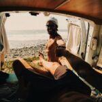 Ricardo Guedes Instagram - 🌏 ... road trip ... 🌍 * * * Recebi o convite da @denorteasagres para fazer esta surf trip com um grupo maravilhoso. As surpresas eram muitas e a animacao era garantida. Rolamos confortavelmente nas carrinhas da @vanbox.pt desde Lisboa até Sagres , passando pelas praias que dessem as melhores ondas 🌊 Mas a primeira surpresa Começou com um salto de paraquedas com a @skydive_fly4fun 😲 que nos elevou logo o espirito para o que ai vinha. As ondas estavam lá e nós tambem. Ficamos em spots inacreditaveis para acordar cedo e entrar logo no mar. Quando partíamos nao sabiamos o que nos esperava e as surpresas continuaram a surpreender. Fomos exprimentar @hovertrackportugall e saimos de lá a querer voltar a dar mais voltas á pista. Em sagres as ondas nao ajudaram, mas o sk8 park esteve ao rubro e as manobras deixaram umas marcas... mas se nao marca nao é sk8 😂👌 O importante é deixar os locais que visitamos mais limpos do que quando chegámos ♻ e que as nossas aventuras inspirem outros a visitar este nosso Portugal 🌍 @denorteasagres 🍻