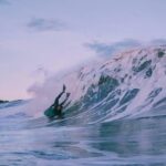 Ricardo Guedes Instagram - 💙... Early drops...💙 * * * Nao sou aquele soul surfer que adora surfar sozinho. Prefiro sempre ter alguém com quem partilhar esta maravilhosa sensação de estar no Mar. ( homenagem ) O @ricardojorgeoficial é das melhores companhias que podemos pedir. O Homem está sempre à vontade neste meio e puxa por todos de uma forma tao única, que até nos esquecemos do medo e só pensamos em ir. Faustino és tão grande que deixas a prancha em terra para vir fotografar os teus amigos e desconhecidos. * 📸 @ricardojorgeoficial