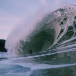 Ricardo Guedes Instagram - 💙... Early drops...💙 * * * Nao sou aquele soul surfer que adora surfar sozinho. Prefiro sempre ter alguém com quem partilhar esta maravilhosa sensação de estar no Mar. ( homenagem ) O @ricardojorgeoficial é das melhores companhias que podemos pedir. O Homem está sempre à vontade neste meio e puxa por todos de uma forma tao única, que até nos esquecemos do medo e só pensamos em ir. Faustino és tão grande que deixas a prancha em terra para vir fotografar os teus amigos e desconhecidos. * 📸 @ricardojorgeoficial