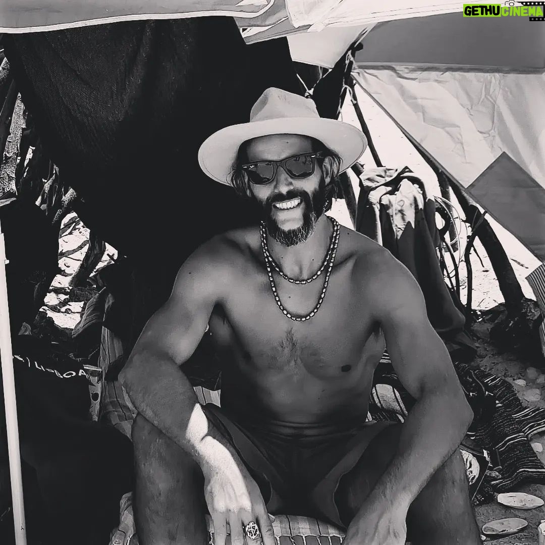 Ricardo Guedes Instagram - 🤍... Primitive Human... 🤍 * * * Posso evoluir de formas diferentes que o fogo vai ser sempre o mesmo * 🔥