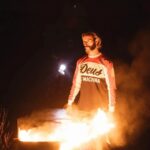 Ricardo Guedes Instagram - 🔥... Burning slow... 🔥 * * * No dia em que o fogo cessar será à volta da fogueira que nos vamos sentar. * Continuar a ver o mundo arder e Nada poder fazer. * Desejo do fundo do coração que se salve a alma de quem está a perder. E prestar muita atenção aos que a perderam sem saber. * Aqui para receber o que o presente tem para me dar. Espero amanhã ter um futuro melhor para o meu filho morar. * DIA DO PAI * @deusexmachinaportugal @backdoor_supply_co