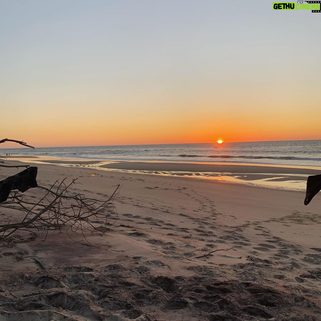 Ricardo Guedes Instagram - 💤 óó Quero 💤 * * * Quando assistes ao pôr do sol e pensas que é ele que se vai embora 🤩 Até amanhã ☀️