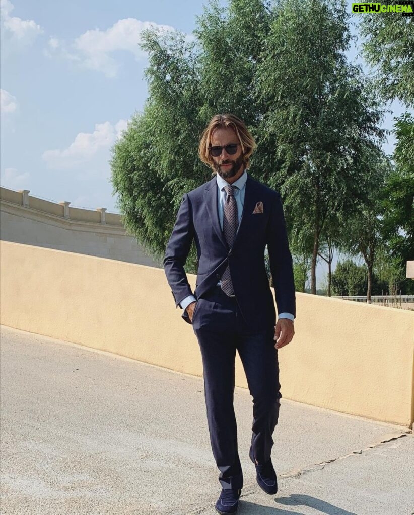 Ricardo Guedes Instagram - ⏳ … smart style …⏳ * * * Sometimes we need to take a suit for a walk * 💡