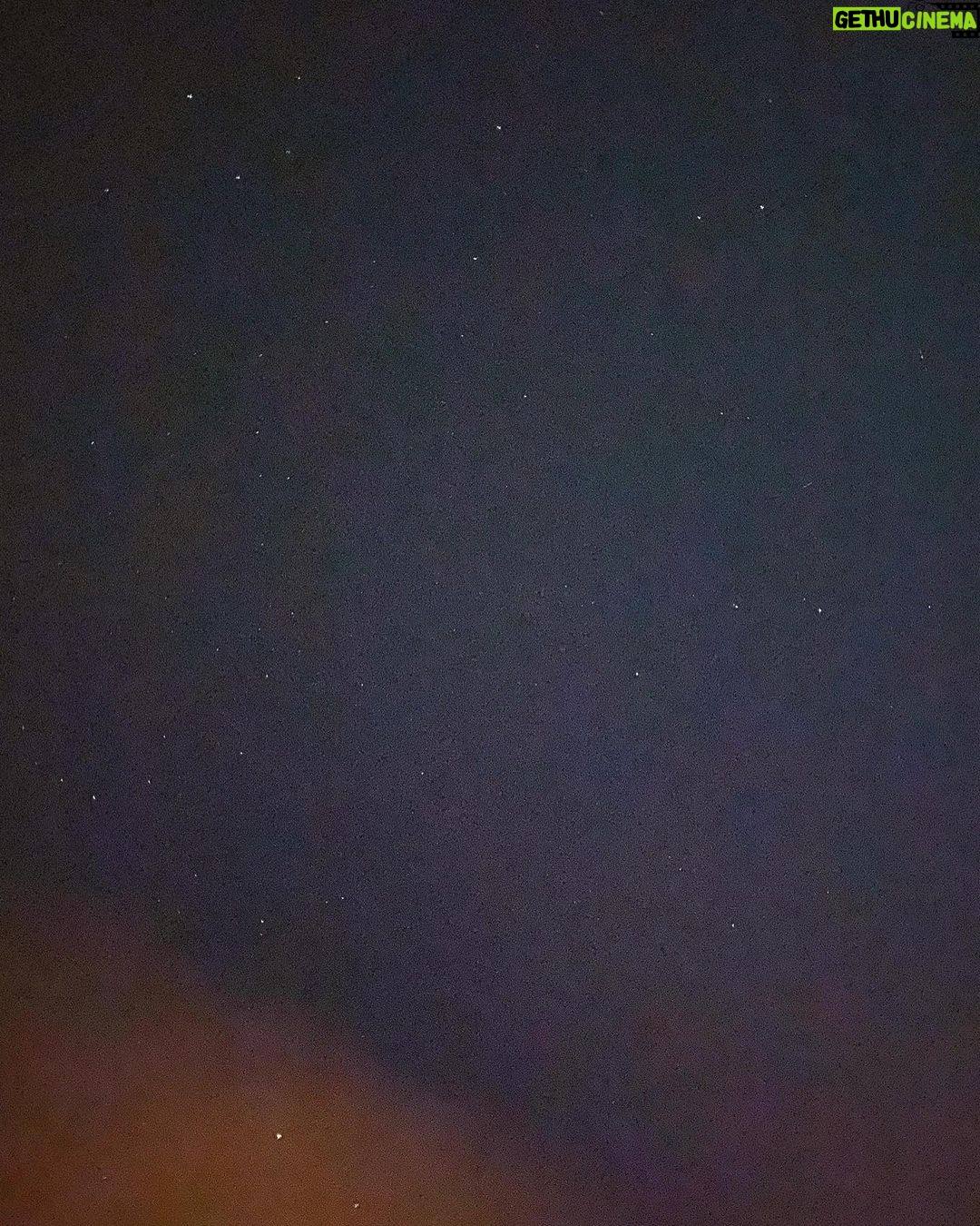 Ricardo Guedes Instagram - ✨… under the stars … ✨ * * * Nada melhor que uma boa chuva de estrelas 🌟