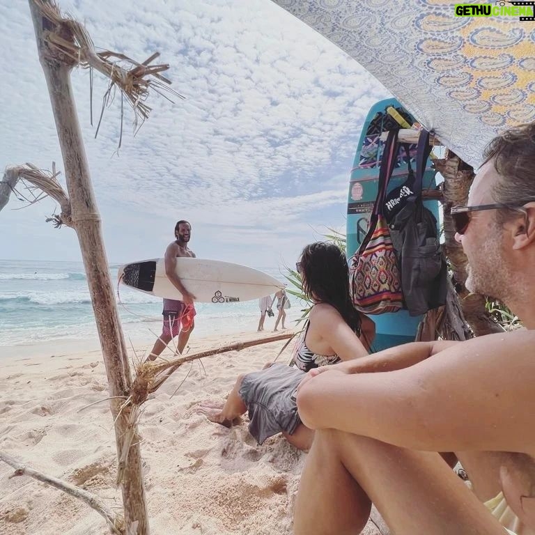 Ricardo Guedes Instagram - 💫... Friends 4 life... 💫 * * * Uma vida de partilha e cumplicidade que ficam gravados para sempre. Amigos são a Família que escolhemos. Obrigado Família 🤍