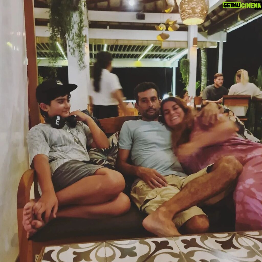 Ricardo Guedes Instagram - 💫... Friends 4 life... 💫 * * * Uma vida de partilha e cumplicidade que ficam gravados para sempre. Amigos são a Família que escolhemos. Obrigado Família 🤍