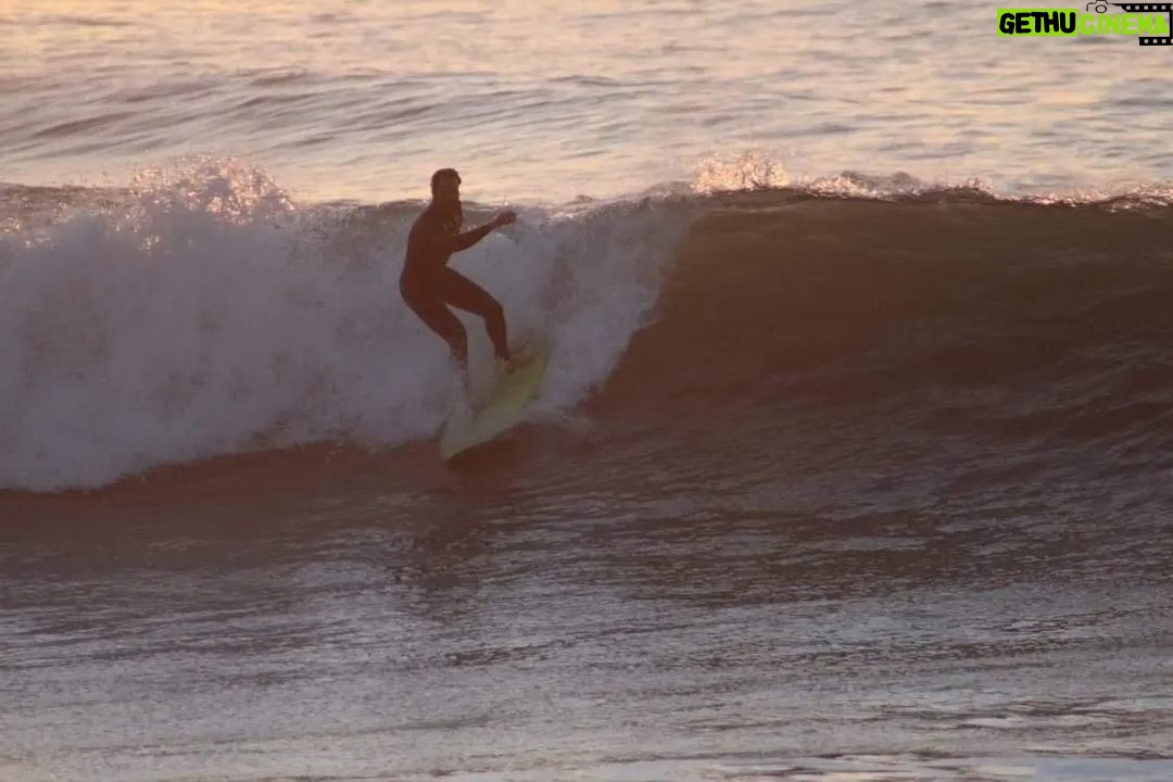 Ricardo Guedes Instagram - ✨️.. le soleil et les vagues ...✨️ * * * Só depende de nós para dar tudo certo 🤞