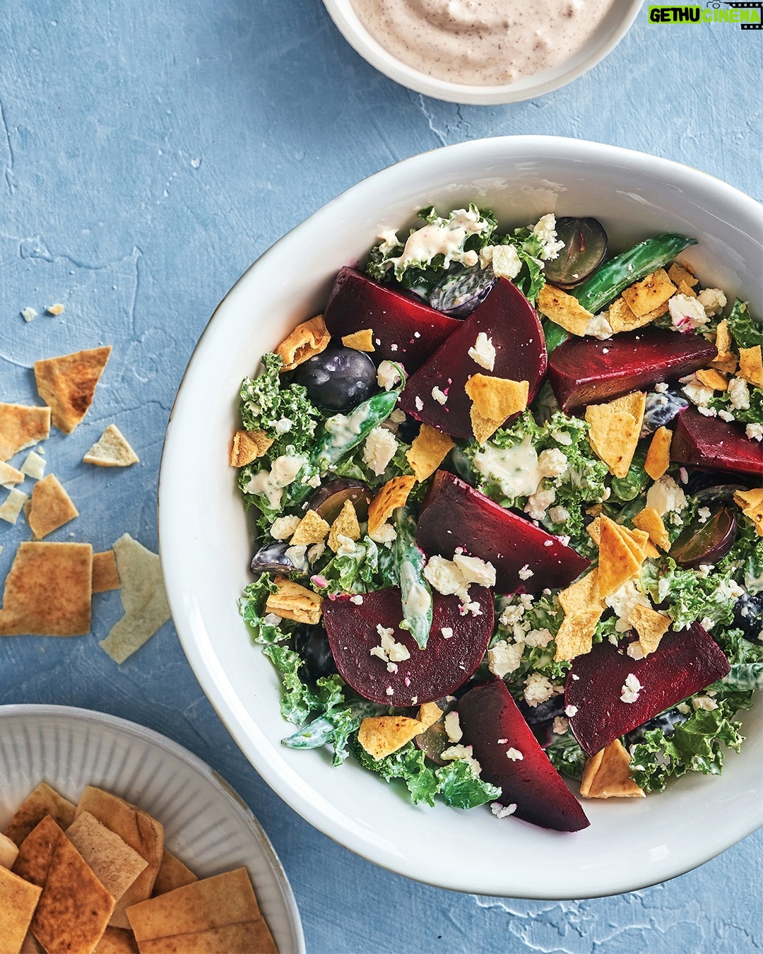 Ricardo Larrivée - 251 Likes - On fait place aux salades-repas qui sont vibrantes de saveurs et de croquant, parce que ça fait du bien de manger des repas plus légers et nourrissants. Voici nos 8 propositions qui combleront vos envies de fraîcheur. 🥗✨
📷 : Salade ranch au poulet / Salade au kale et aux betteraves / Salade d’amour
Lien dans le profil (@ricardocuisine) pour voir les recettes.
_____
We make way for meal salads that are bursting with flavors and crunch, because it feels good to enjoy lighter and nourishing meals. Here are our 8 suggestions that will satisfy your cravings for freshness. 🥗✨
📷 : Ranch Chicken Salad / Kale and Beet Salad / Love Salad
Link in the profile (@ricardocuisine) to view the recipes.