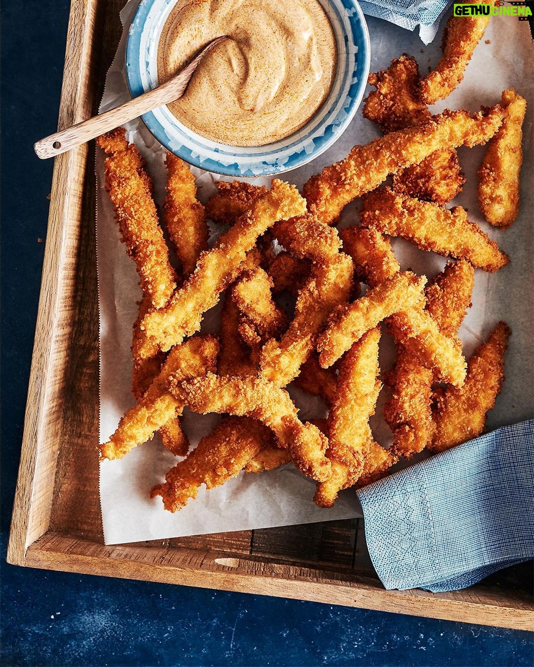 Ricardo Larrivée - 266 Likes - Pour la plus grande soirée sportive de l’année, on a besoin de quelque chose à grignoter. En collaboration avec @oikos_canada , on vous propose trois recettes contenant du yogourt grec à manger sur le divan, pendant la finale de la ligue de football américain.
📷 : Trempette à l’aneth et aux oignons aigres-doux / Pizzas au bœuf et au poivron / Doigts de poulet frits, sauce aux épices et à l’harissa
Lien dans le profil (@ricardocuisine) pour lire l’article.