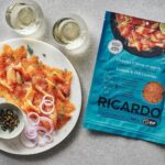 Ricardo Larrivée Instagram - Découvrez tous nos produits RICARDO à base de poisson et de fruits de mer en exclusivité chez IGA. Des risottos délicieusement crémeux, notre gravlax de saumon, notre coquille Saint-Jacques et notre lasagne aux fruits de mer sont des plats prêts à servir et parfaits pour impressionner vos invités sans vous casser la tête. 🍤✨ Lien dans le profil (@ricardocuisine) pour les découvrir.