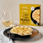 Ricardo Larrivée Instagram - Découvrez tous nos produits RICARDO à base de poisson et de fruits de mer en exclusivité chez IGA. Des risottos délicieusement crémeux, notre gravlax de saumon, notre coquille Saint-Jacques et notre lasagne aux fruits de mer sont des plats prêts à servir et parfaits pour impressionner vos invités sans vous casser la tête. 🍤✨ Lien dans le profil (@ricardocuisine) pour les découvrir.