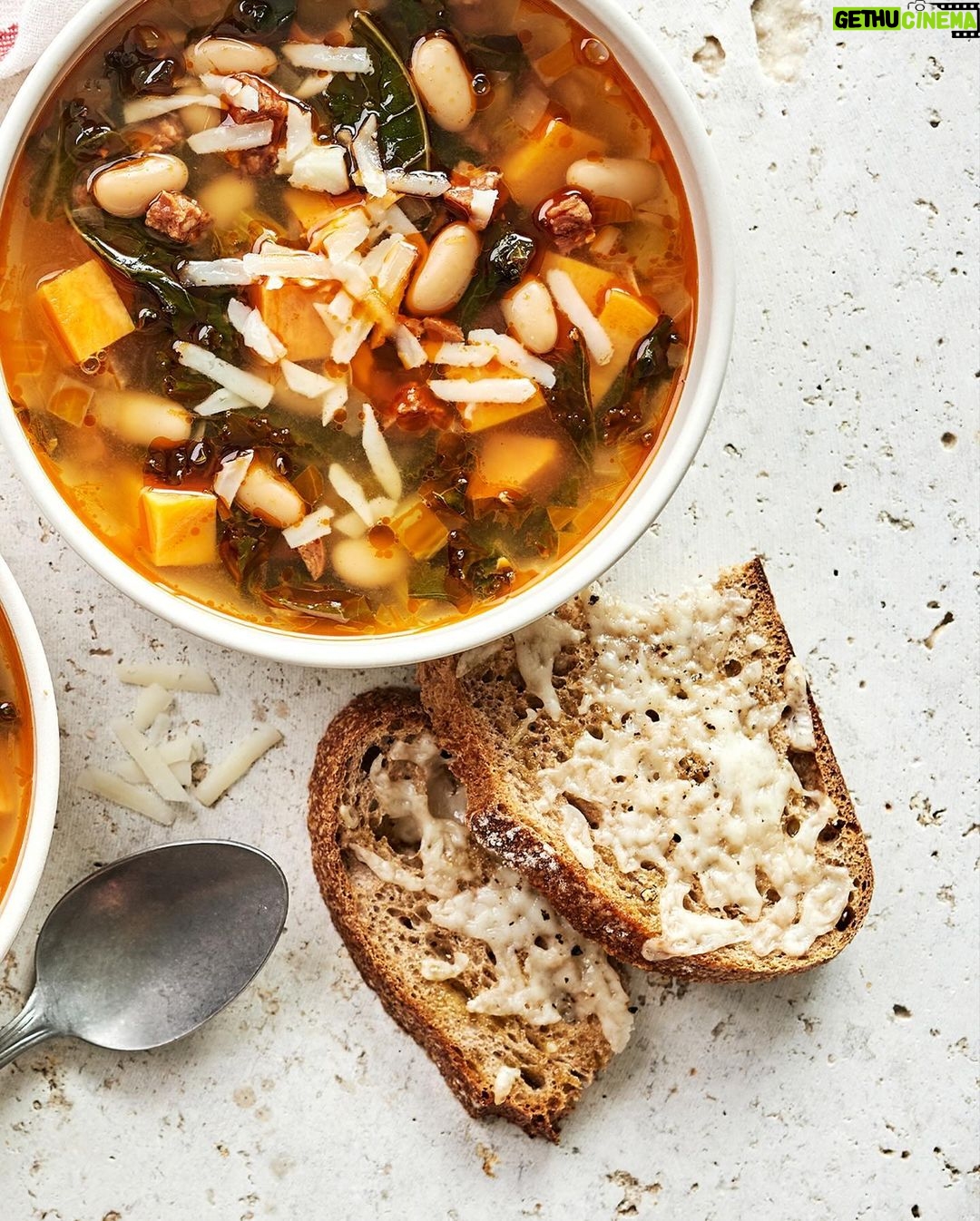 Ricardo Larrivée - 277 Likes - Après une journée pleine d’efforts en plein air, rien ne vaut le réconfort d’une couverture douillette et d’une délicieuse soupe chaude. En voici 13 à savourer après avoir profité des joies hivernales. Bonjour le cocooning! ❄️🏔️🍲
📷: Soupe-repas au chorizo et aux patates douces / Soupe-repas aux tortellinis et aux légumes / Soupe au boeuf et aux nouilles udon à la mijoteuse
Lien dans le profil (@ricardocuisine) pour voir les recettes.
________
After a day full of outdoor adventures, there’s nothing like the comfort of a cozy blanket and a delicious hot soup. Here are 13 to savor after enjoying the winter joys. Hello, cocooning! ❄️🏔️🍲
📷: Hearty Chorizo and Sweet Potato Soup / Meal-Sized Tortellini and Vegetable Soup / Slow Cooker Beef and Udon Noodle Soup
Link in the profile (@ricardocuisine) to view the recipes.