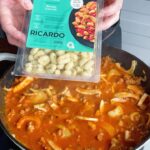 Ricardo Larrivée Instagram – En 25 minutes sonnées, on a un repas à l’italienne qui fait l’unanimité dans la famille. 🍅

Mention spéciale aux minibocconcinis qui fondent dans la bouche. Ne les oubliez surtout pas comme Sébastien! Lien dans le profil (@ricardocuisine) pour la recette.