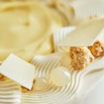 Ricardo Larrivée Instagram – Pour un anniversaire ou pour toute autre occasion spéciale, découvrez notre gâteau au citron offert dans nos trois restaurants Café RICARDO! Ce délicieux dessert à la vanille est imbibé d’un sirop au citron, garni au centre de chantilly au chocolat blanc, de crème au citron et d’un crumble de lait aux biscuits Graham. 🍋🍰

Lien dans le profil (@ricardoboutiqueresto) pour commander.