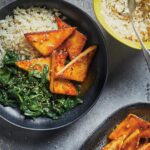Ricardo Larrivée Instagram - Pour se donner du courage et s’aider à traverser les derniers mois d’hiver, la solution est de cuisiner des repas réconfortants ! Au menu de cette semaine : du tofu à l’orange, une soupe généreuse à la saucisse, de la pizza et bien plus encore. 🍽️: Tofu au gingembre et à l’orange / Papperdelles au saumon et aux shiitakes / Soupe aux saucisses et aux haricots blancs, croûtons au parmesan / Hamburger steak aux champignons / Pizzas au poulet sur pains naans Lien dans le profil (@ricardocuisine) pour voir le menu. _________ To gather courage and help get through the final months of winter, the solution is to cook comforting meals! On this week’s menu: orange tofu, a hearty sausage soup, pizza, and much more. 🍽️: Ginger and Orange-Glazed Tofu / Pappardelle with Salmon and Shiitake Mushrooms / Sausage and White Bean Soup with Parmesan Croutons / Hamburger Steak with Mushrooms / Chicken Naan Pizzas Link in the profile (@ricardocuisine) to view the menu.