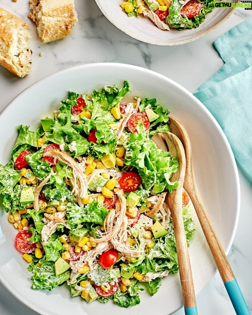Ricardo Larrivée Instagram - On fait place aux salades-repas qui sont vibrantes de saveurs et de croquant, parce que ça fait du bien de manger des repas plus légers et nourrissants. Voici nos 8 propositions qui combleront vos envies de fraîcheur. 🥗✨⁠ ⁠ 📷 : Salade ranch au poulet / Salade au kale et aux betteraves / Salade d’amour⁠ ⁠ Lien dans le profil (@ricardocuisine) pour voir les recettes.⁠ ⁠ _____⁠ ⁠ We make way for meal salads that are bursting with flavors and crunch, because it feels good to enjoy lighter and nourishing meals. Here are our 8 suggestions that will satisfy your cravings for freshness. 🥗✨⁠ ⁠ 📷 : Ranch Chicken Salad / Kale and Beet Salad / Love Salad⁠ ⁠ Link in the profile (@ricardocuisine) to view the recipes.