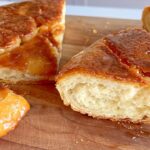 Ricardo Larrivée Instagram - Qui aurait cru que la recette du bonheur était aussi simple? Un « petit peu » de beurre, du sucre, de l’amour et une gang avec qui le partager, le kouign-amann est la recette parfaite pour rendre tout le monde heureux. 🥐✨ Le kouign-amann est une pâtisserie traditionnelle de la cuisine bretonne. Retrouvez la recette de ce délicieux dessert dans le dernier magazine en kiosque (p. 105), également disponible pour les abonné.e.s du magazine sur notre site Web. Lien dans le profil (@ricardocuisine) pour voir la recette.