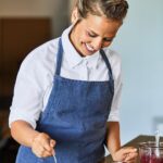 Ricardo Larrivée Instagram – Envie d’une soirée de Saint-Valentin tout en douceur à la maison? Pour un souper réussi, voici un menu pour deux personnes, créé par la talentueuse cheffe Isabelle Deschamps Plante! 🍽️💝

📷: Cocktails au jasmin et à la cerise / Magret de canard au miel et aux épices, purée de carottes et sauce à la pomme / Gâteau de la Saint-Valentin au chocolat et aux framboises

Lien dans le profil (@ricardocuisine) pour lire l’article.

_________

Feel like a lovely quiet Valentine’s Day at home? For a successful dinner, here’s a menu for two, created by our chef Isabelle Deschamps Plante! 🍽️💝

📷: Jasmine and Cherry Cocktail / Honey-Spice Duck Breast with Carrot Purée and Apple Sauce / Valentine’s Day Chocolate and Raspberry Cake

Link in the profile (@ricardocuisine) to read the article.