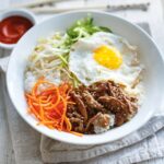 Ricardo Larrivée Instagram – Pour des idées de repas de semaine à moins de 5$ la portion, faciles et rapides à cuisiner, laissez-vous inspirer par le thème Valeurs Sûres, présenté par @igaqc.

📷: Bibimbap (bol coréen de riz, de légumes, d’oeuf et de boeuf)

Lien dans le profil (@ricardocuisine) pour les recettes.

________

For ideas for weekday meals under $5 per serving, easy and quick to cook, let yourself be inspired by our Sure Value theme, presented by @igaqc.

📷: Bibimbap (Korean Rice, Vegetable, Egg and Beef Bowl)

Link in the profile (@ricardocuisine) for the recipes.