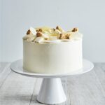 Ricardo Larrivée Instagram – Pour un anniversaire ou pour toute autre occasion spéciale, découvrez notre gâteau au citron offert dans nos trois restaurants Café RICARDO! Ce délicieux dessert à la vanille est imbibé d’un sirop au citron, garni au centre de chantilly au chocolat blanc, de crème au citron et d’un crumble de lait aux biscuits Graham. 🍋🍰

Lien dans le profil (@ricardoboutiqueresto) pour commander.