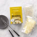 Ricardo Larrivée Instagram – C’est la saison de la fondue! Et nos fondues au fromage RICARDO sont parfaite pour improviser des repas en tête-à-tête à la dernière minute ou pour recevoir sans stress. Offertes en deux saveurs: au vin blanc et à l’ail et au vermouth, elles sont disponibles en exclusivité chez IGA dans la section des fromages. 🧀

En plus, notre ensemble à fondue électrique RICARDO est présentement en rabais! C’est le temps d’en profiter! 🫕

Lien dans le profil (@ricardocuisine) pour les découvrir.