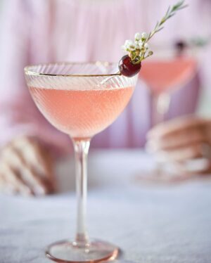 Ricardo Larrivée Instagram - Envie d’une soirée de Saint-Valentin tout en douceur à la maison? Pour un souper réussi, voici un menu pour deux personnes, créé par la talentueuse cheffe Isabelle Deschamps Plante! 🍽️💝

📷: Cocktails au jasmin et à la cerise / Magret de canard au miel et aux épices, purée de carottes et sauce à la pomme / Gâteau de la Saint-Valentin au chocolat et aux framboises

Lien dans le profil (@ricardocuisine) pour lire l’article.

_________

Feel like a lovely quiet Valentine’s Day at home? For a successful dinner, here’s a menu for two, created by our chef Isabelle Deschamps Plante! 🍽️💝

📷: Jasmine and Cherry Cocktail / Honey-Spice Duck Breast with Carrot Purée and Apple Sauce / Valentine’s Day Chocolate and Raspberry Cake

Link in the profile (@ricardocuisine) to read the article.
