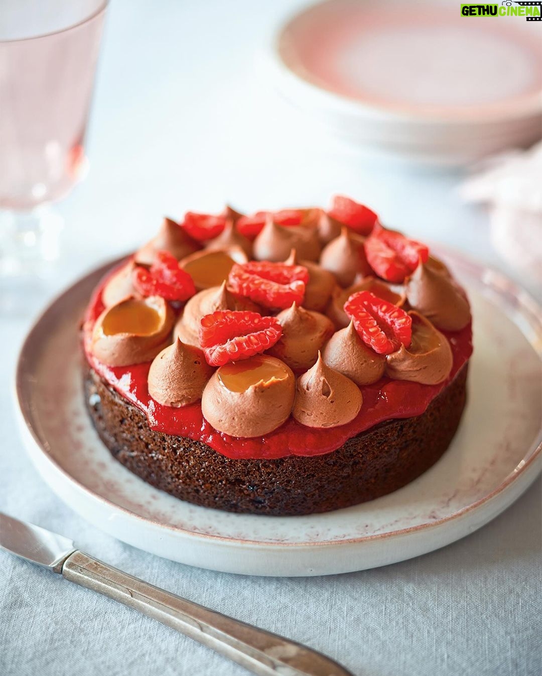 Ricardo Larrivée - 352 Likes - Envie d’une soirée de Saint-Valentin tout en douceur à la maison? Pour un souper réussi, voici un menu pour deux personnes, créé par la talentueuse cheffe Isabelle Deschamps Plante! 🍽️💝
📷: Cocktails au jasmin et à la cerise / Magret de canard au miel et aux épices, purée de carottes et sauce à la pomme / Gâteau de la Saint-Valentin au chocolat et aux framboises
Lien dans le profil (@ricardocuisine) pour lire l’article.
_________
Feel like a lovely quiet Valentine’s Day at home? For a successful dinner, here’s a menu for two, created by our chef Isabelle Deschamps Plante! 🍽️💝
📷: Jasmine and Cherry Cocktail / Honey-Spice Duck Breast with Carrot Purée and Apple Sauce / Valentine’s Day Chocolate and Raspberry Cake
Link in the profile (@ricardocuisine) to read the article.
