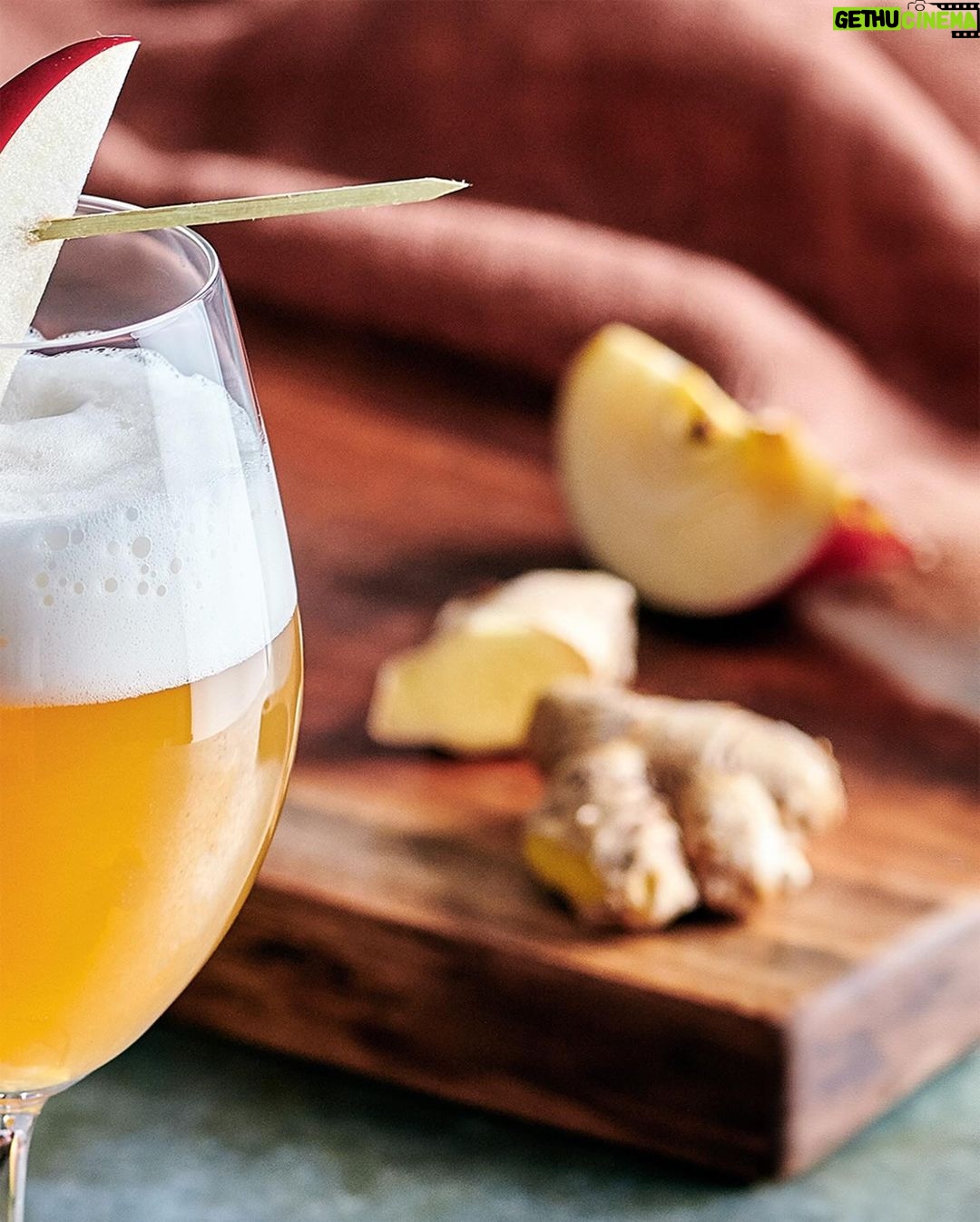 Ricardo Larrivée - 460 Likes - Le mois sans alcool débute dès aujourd’hui et on a des tonnes d’idées pour avoir tout autant de plaisir! Voici des cocktails et des boissons sans alcool dignes des créations d’un mixologue pour accompagner vos apéros et vos soirées festives. Santé! 🍹
📷: Mocktails tonic au concombre / Mocktail à la mûre / Limonade lime, coco et menthe / Mocktail pomme-gingembre / Mocktail « ananas sureau fizz »
Lien dans le profil (@ricardocuisine) pour lire l’article.
_________
The alcohol-free month starts today, and we have tons of ideas for you to have just as much fun! Here are cocktails and non-alcoholic beverages worthy of a mixologist’s creations to accompany your appetizers and festive evenings. Cheers! 🍹
📷: Cucumber Tonic mocktail / Blackberry Mocktail / Coconut and Mint Limeade / Apple-Ginger Mocktail / Pineapple-Elderflower Fizz Mocktail
Link in the profile (@ricardocuisine) to read the article.