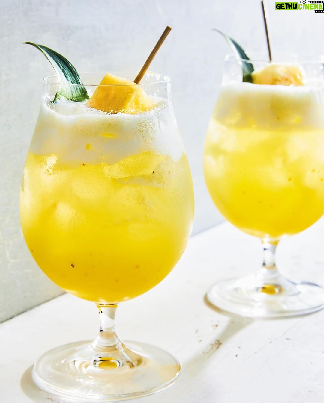 Ricardo Larrivée - 460 Likes - Le mois sans alcool débute dès aujourd’hui et on a des tonnes d’idées pour avoir tout autant de plaisir! Voici des cocktails et des boissons sans alcool dignes des créations d’un mixologue pour accompagner vos apéros et vos soirées festives. Santé! 🍹
📷: Mocktails tonic au concombre / Mocktail à la mûre / Limonade lime, coco et menthe / Mocktail pomme-gingembre / Mocktail « ananas sureau fizz »
Lien dans le profil (@ricardocuisine) pour lire l’article.
_________
The alcohol-free month starts today, and we have tons of ideas for you to have just as much fun! Here are cocktails and non-alcoholic beverages worthy of a mixologist’s creations to accompany your appetizers and festive evenings. Cheers! 🍹
📷: Cucumber Tonic mocktail / Blackberry Mocktail / Coconut and Mint Limeade / Apple-Ginger Mocktail / Pineapple-Elderflower Fizz Mocktail
Link in the profile (@ricardocuisine) to read the article.