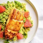 Ricardo Larrivée Instagram – L’hiver, on cherche toujours des façons d’économiser de l’énergie. Et ça commence en cuisine! En collaboration avec @hiloenergie, voici 10 recettes qui prennent 10 minutes ou moins de cuisson. Une belle façon collective de réduire sa consommation d’électricité dans cette pièce centrale.

📷 : Salade de roquette à la truite et aux betteraves jaunes / Raviolis au pesto de kale / Morue poêlée, couscous au pesto et au pamplemousse / Salade panzanella aux légumineuses et au poulet / Sauté d’aubergines, de tofu et de concombres à l’arachide

Lien dans le profil (@ricardocuisine) pour lire l’article.