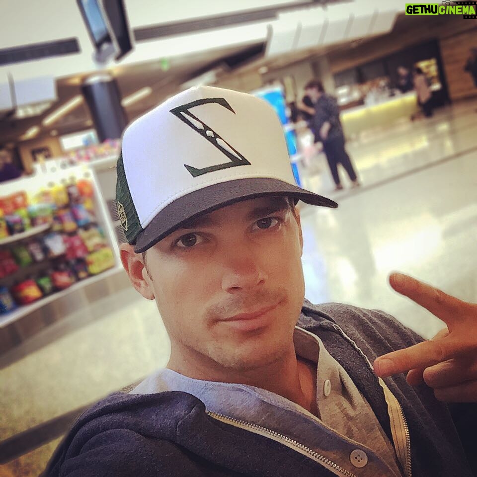 Rick Malambri Instagram - That traveler's life! Off to 🇨🇴 Medellin. Rockin' this dope #LegendOfZelda Snapback, thanks to @nintendo for the awesome #BreathOfTheWild Swag Bag!! #Gift #NintendoSwitch